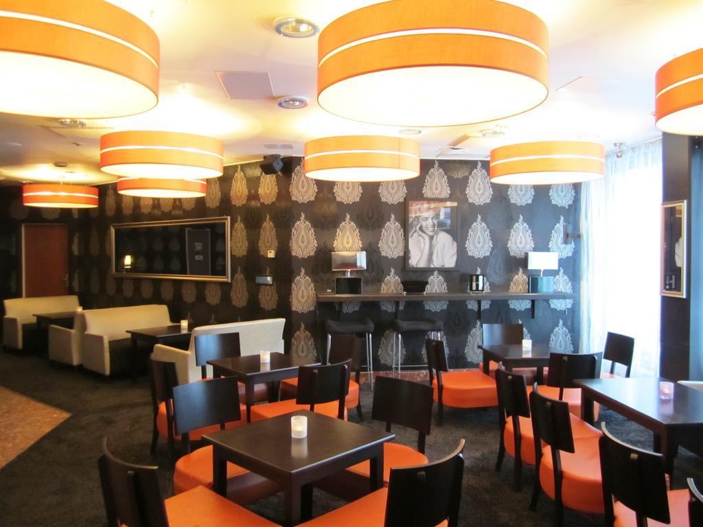 Teatterihotelli Riihimaeki Esterno foto
